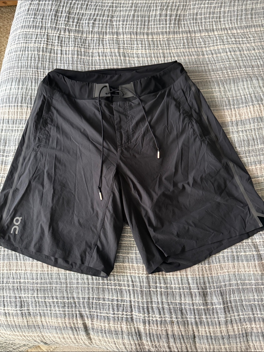 On Running Black Men's Hybrids with Drawcord Waist